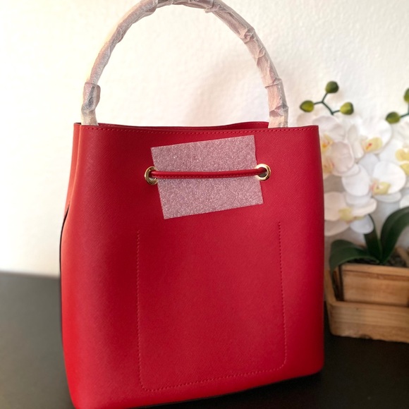 Michael Kors Suri Large Bucket - Picture 3 of 7